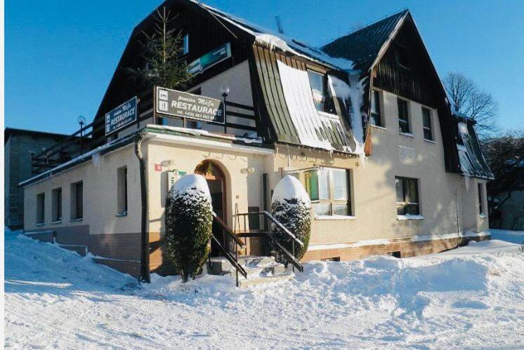 Restaurace A Penzion Mája Benecko Exterior foto